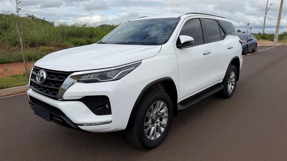 TOYOTA HILUX SW4 2.7 VVT-i FLEX SRV 7L 4X2 AUTOMÁTICO